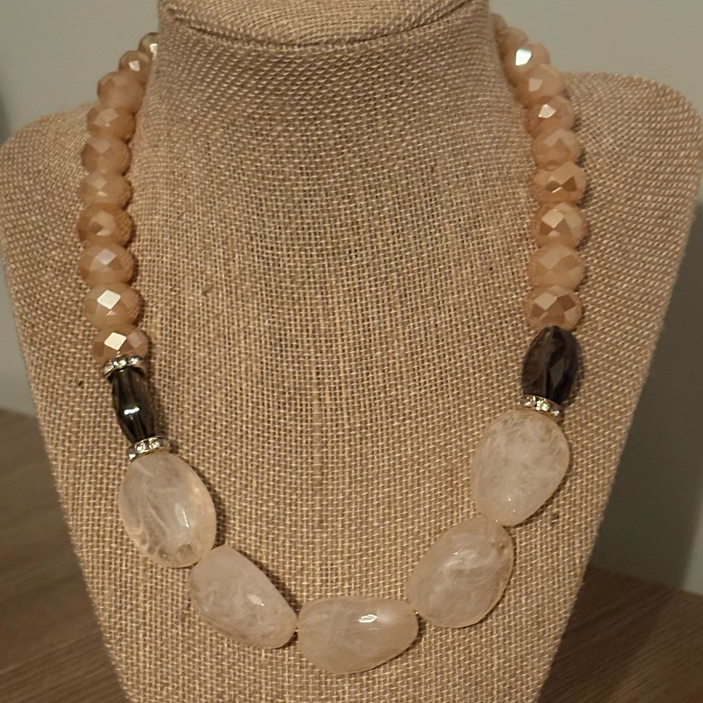 Decorative rose and peach stone necklace